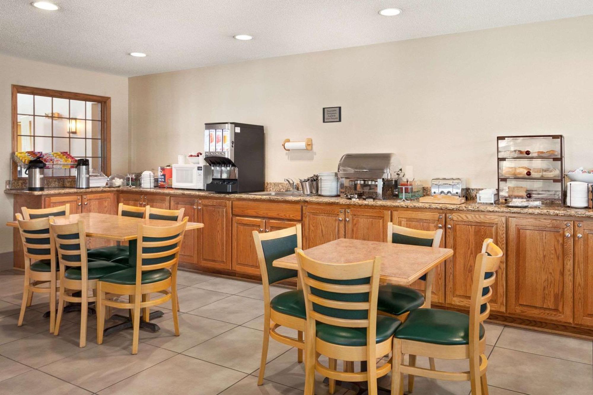 Country Inn & Suites By Radisson, Fort Dodge, Ia מראה חיצוני תמונה