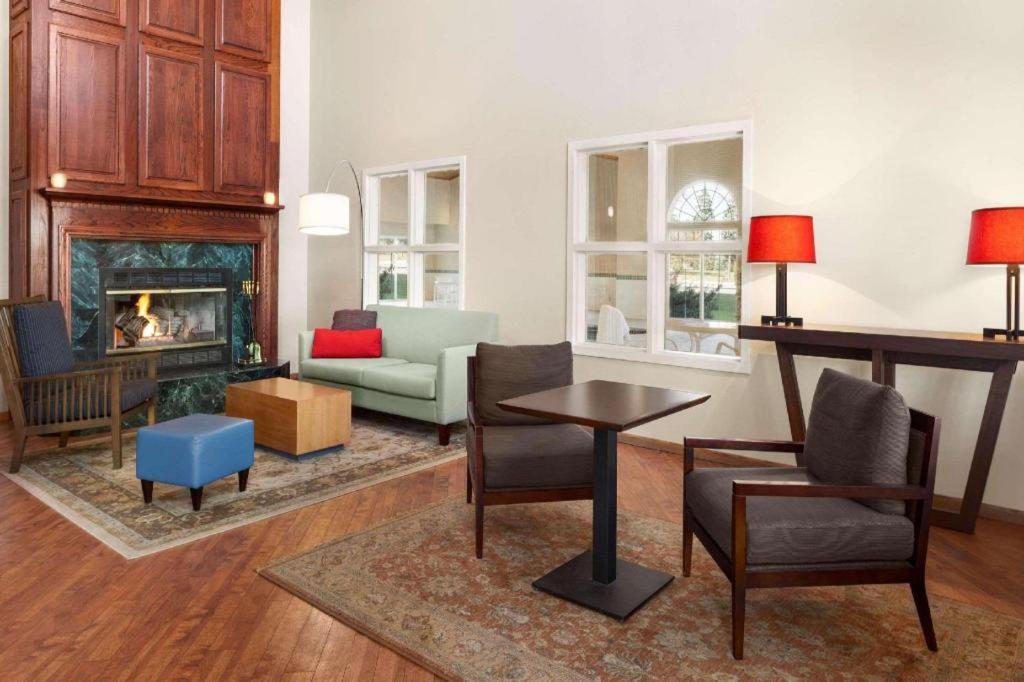 Country Inn & Suites By Radisson, Fort Dodge, Ia מראה חיצוני תמונה
